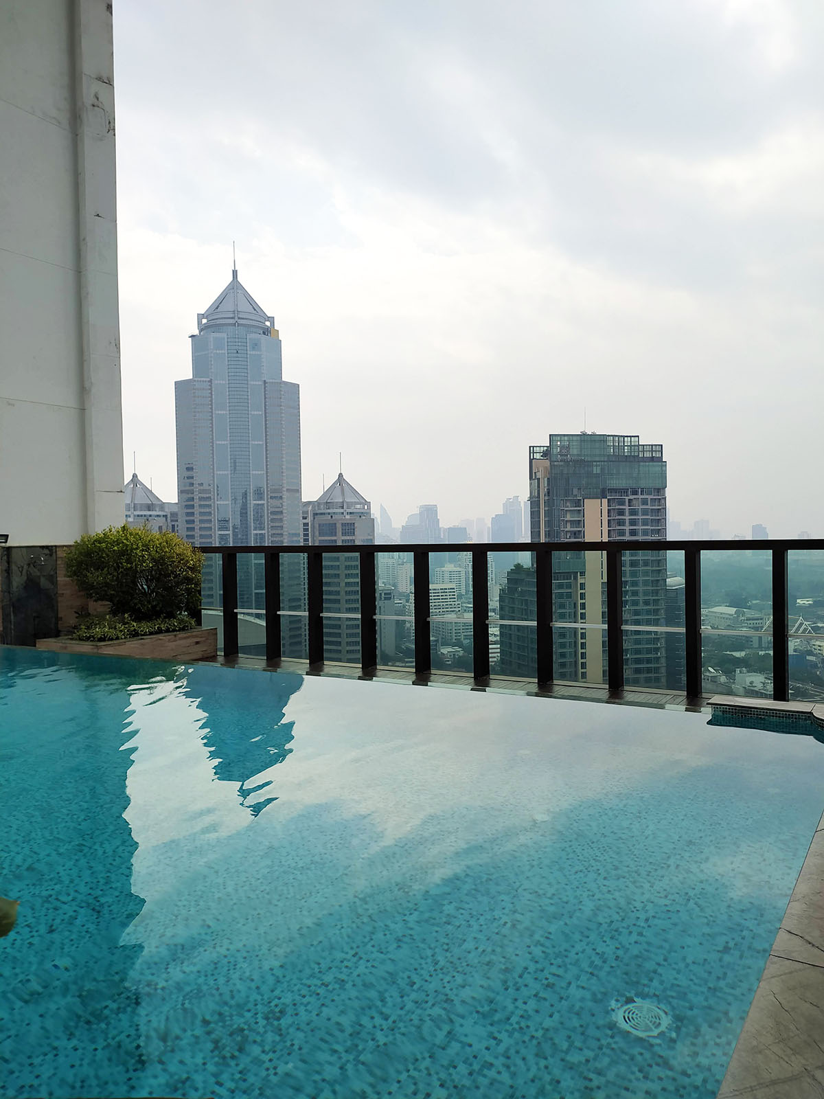 piscine rooftop bangkok
